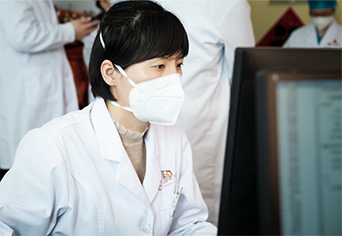 致敬堅(jiān)守者 | 李絢梅:“停不下的腳步”詮釋醫(yī)者擔(dān)當(dāng)